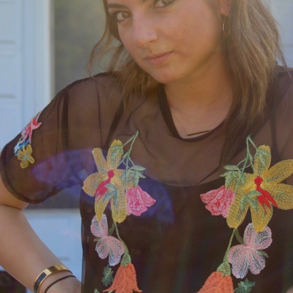 ZARA - mesh flower embroidered T-shirt SIZE SMALL - Picture 5 of 7